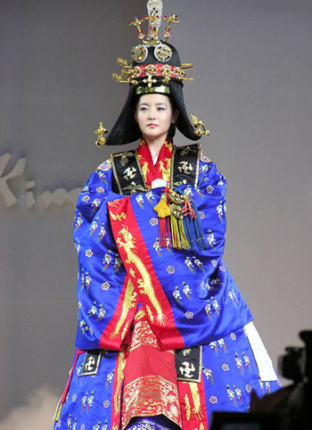 众星演绎韩国服装精彩 不一样的风格同样的时